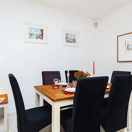 In Hesperides Gardens Apartment *